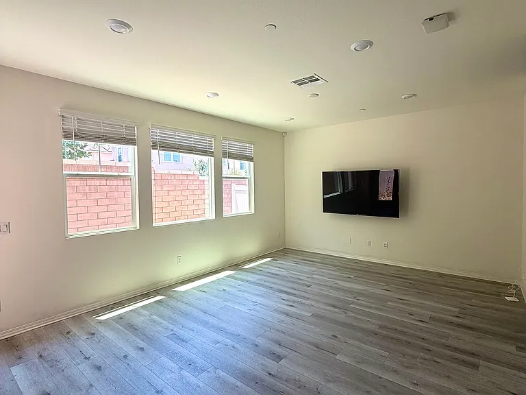7978 Cold Creek St — Photo 9