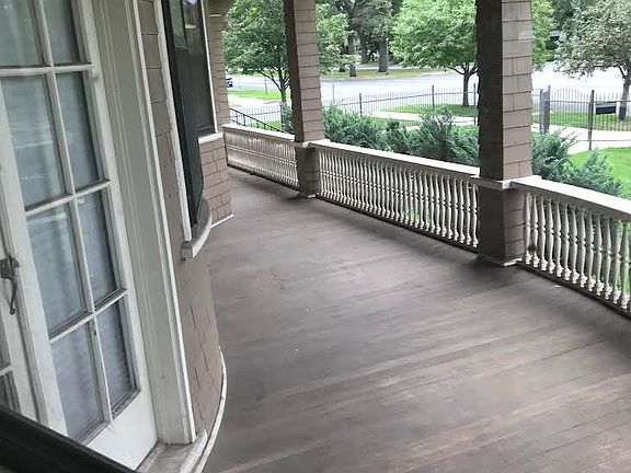 3rd image of 1530 N Cascade Ave #1