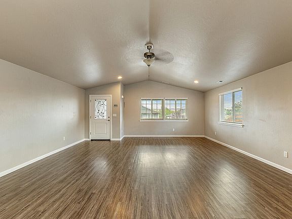 4th image of 929 Stonewater Dr