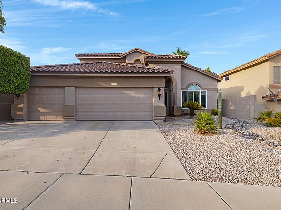 3rd image of 914 E HIDDENVIEW Drive