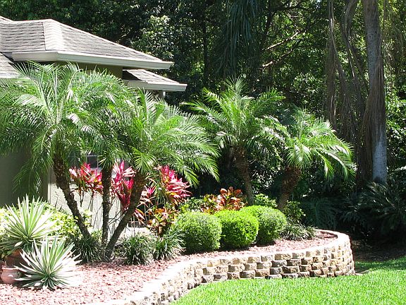 EXTERIOR FRONT LANDSCAPING