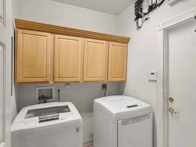 5058 Glenville Dr — Photo 27