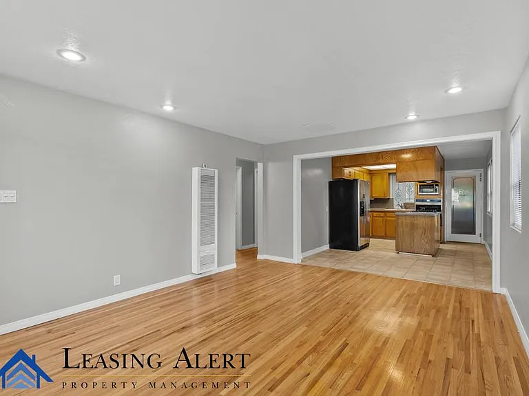 3305 W Avenue L8 — Photo 4