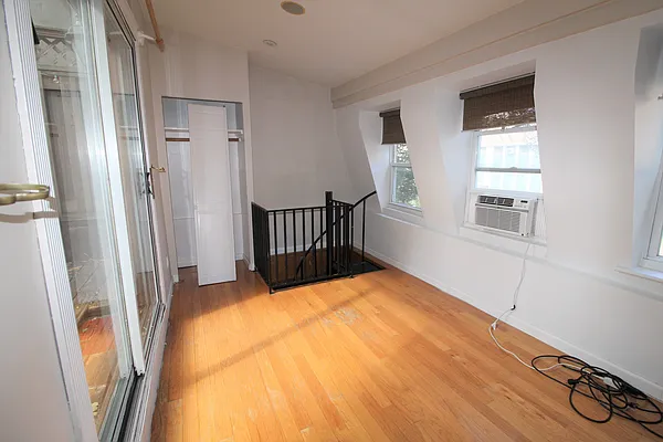 Rented by Compass | media 50