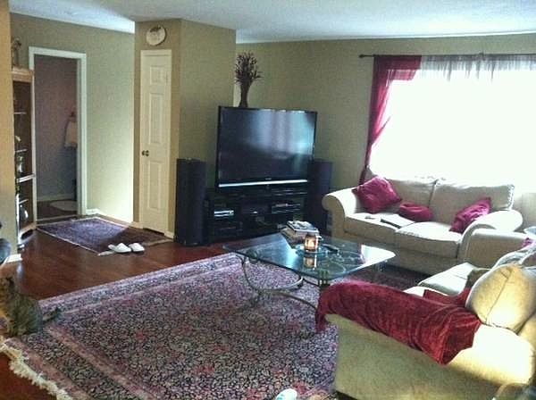 Living room/Front entrance