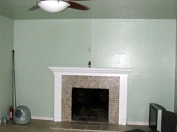 4th image of 118 W Norwich Ave