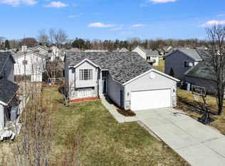 3073 Stonewood St NW, Grand Rapids, MI 49504