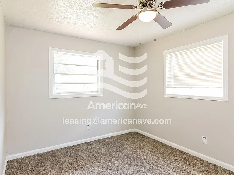 1509156_009_main_bedroom_9.jpg