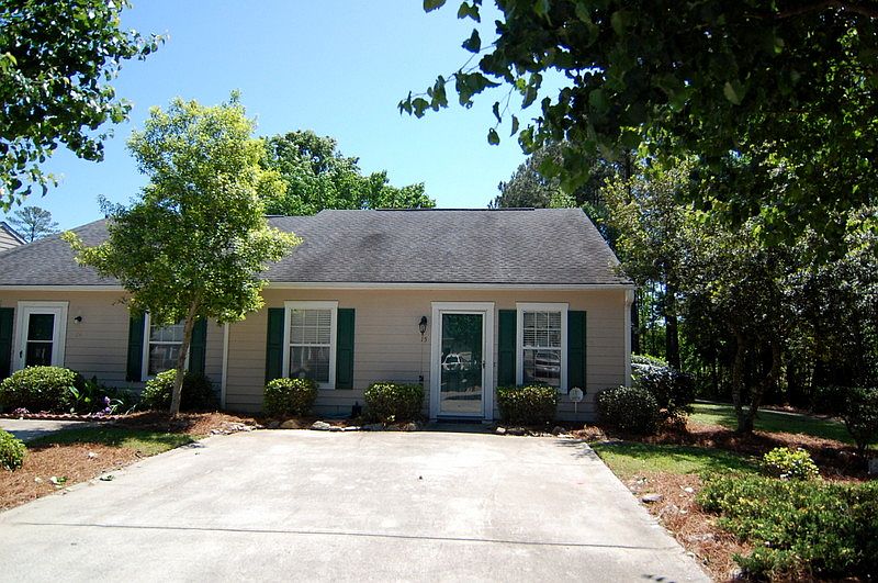 Exceptional End Unit in Desirable Neighborhood!