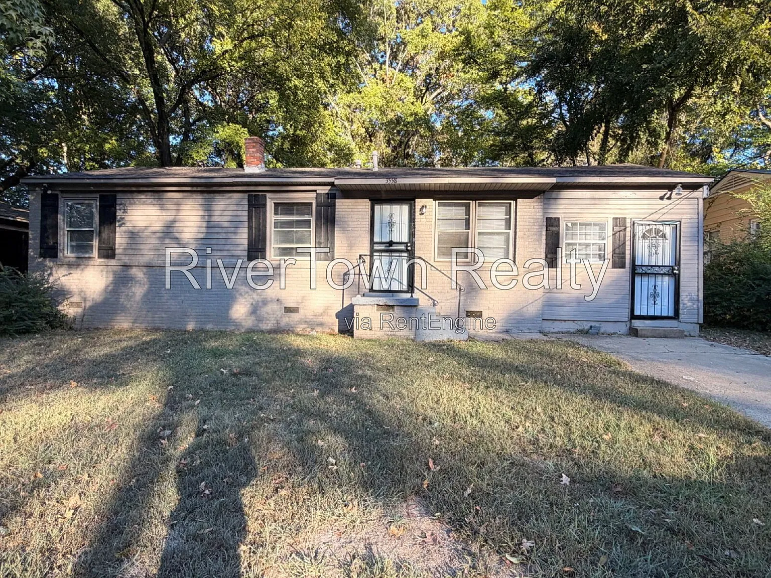 3 bed, 1.0 bath, 1205 sqft, $995 — Photo 2