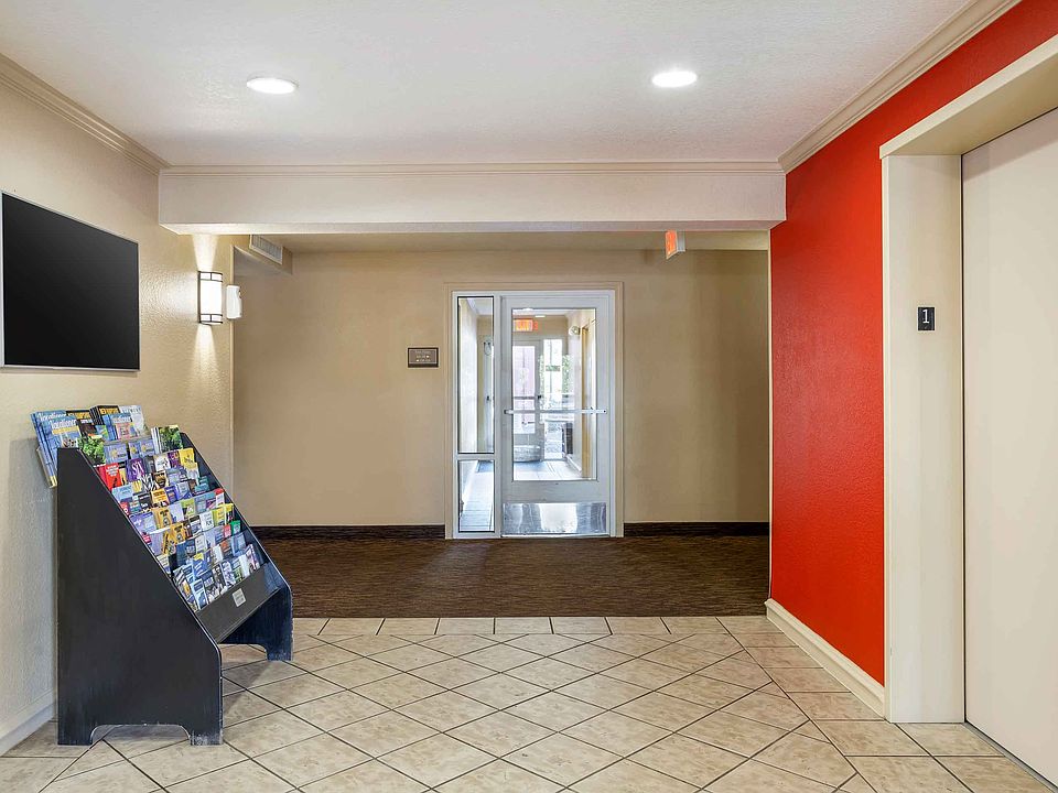 Lobby and Guest Check-in