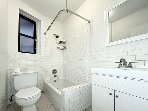 4th image of 350 Bedford Ave APT 15