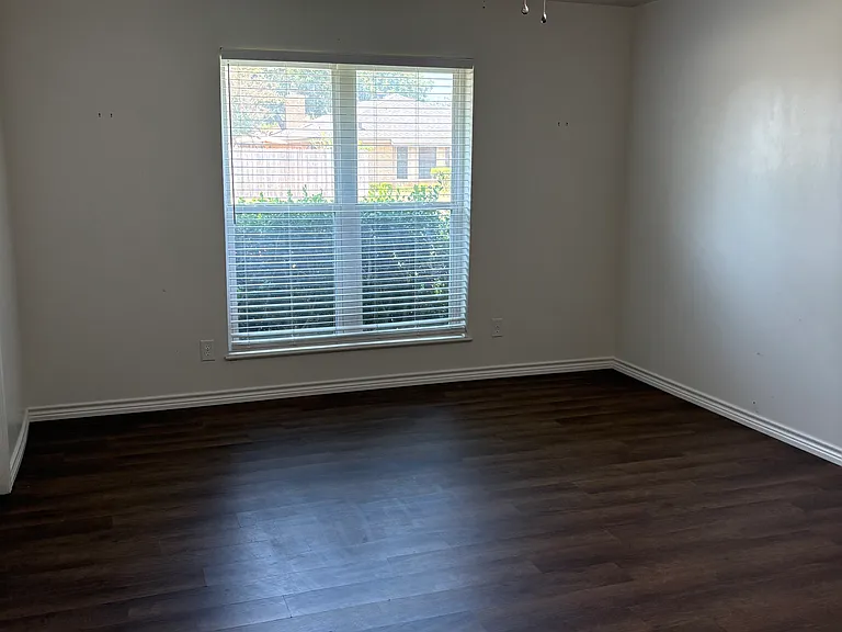 2803 Elmwood Ave — Photo 15