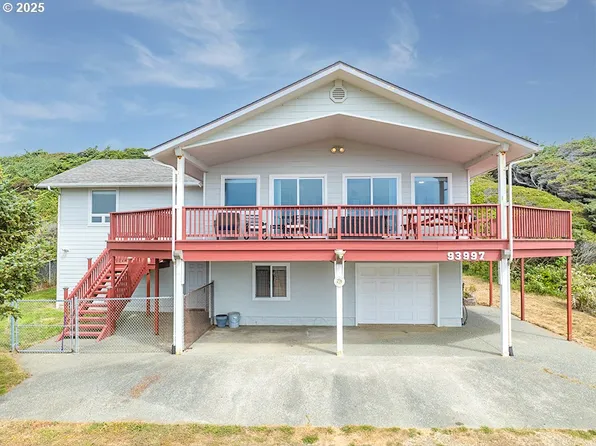 93997 Pebble Pl, Gold Beach, OR 97444
