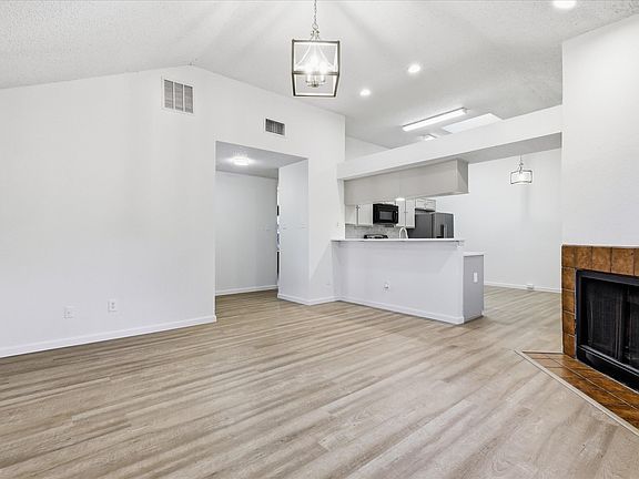5th image of 559 Lee Dr