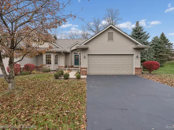 6120 Northridge Hills Dr, Brighton, MI 48116