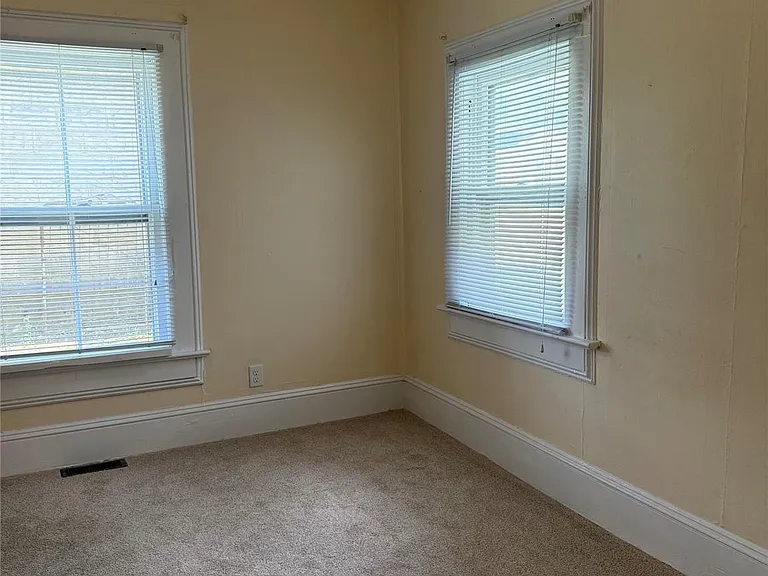 240 Jersey Ave — Photo 17