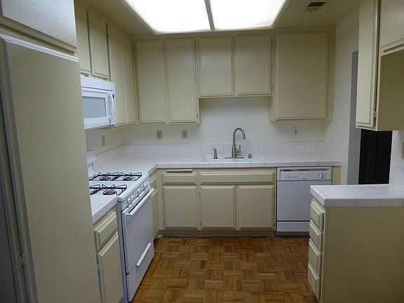 2nd image of 25931 Pueblo Dr