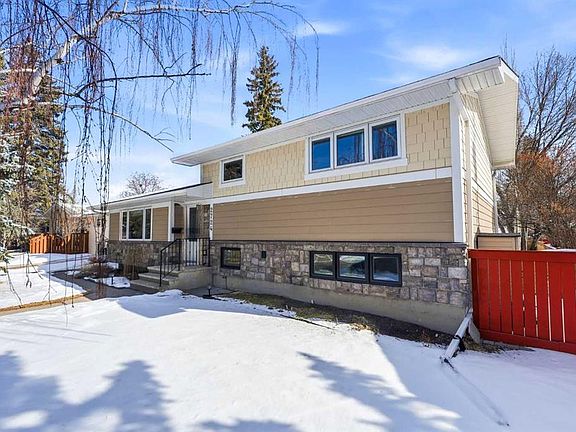 2nd image of 2724 W Lougheed Dr SW