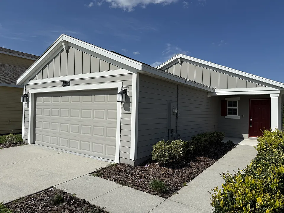 2015 Myrtle Pine St