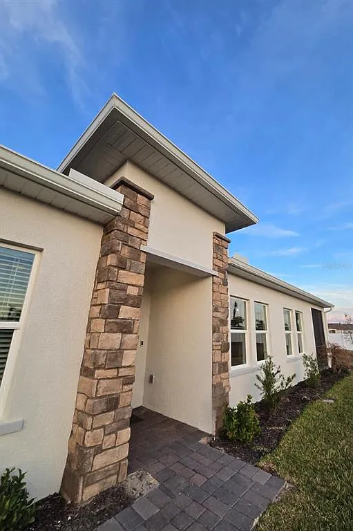 2 bed, 2.0 bath, 1562 sqft, $1,900 — Photo 1