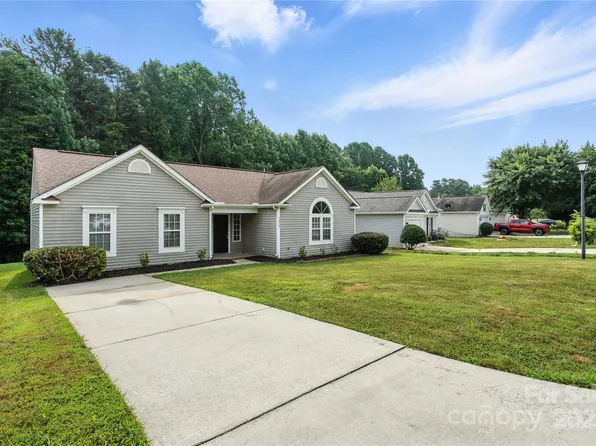 7922 Travers Run Dr, Charlotte, NC 28215