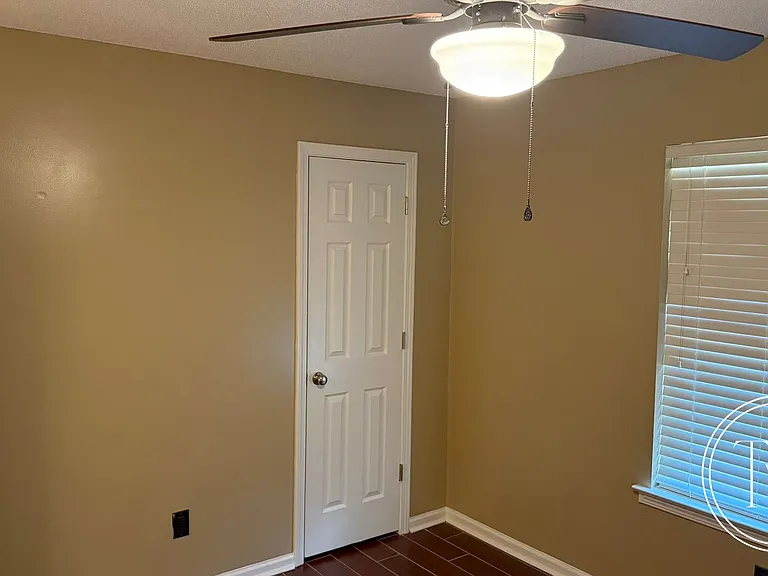 142 NE Shayna Dr — Photo 15