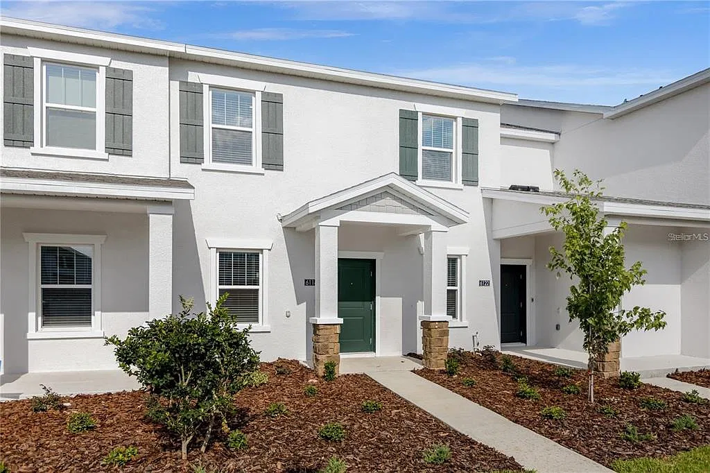 3 bed, 2.5 bath, 1620 sqft, $2,400 — Photo 2