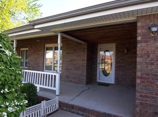 3466 W Broadmoor Ct, Springfield, MO 65807