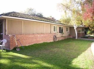 5942 E Park Circle Dr, Fresno, CA