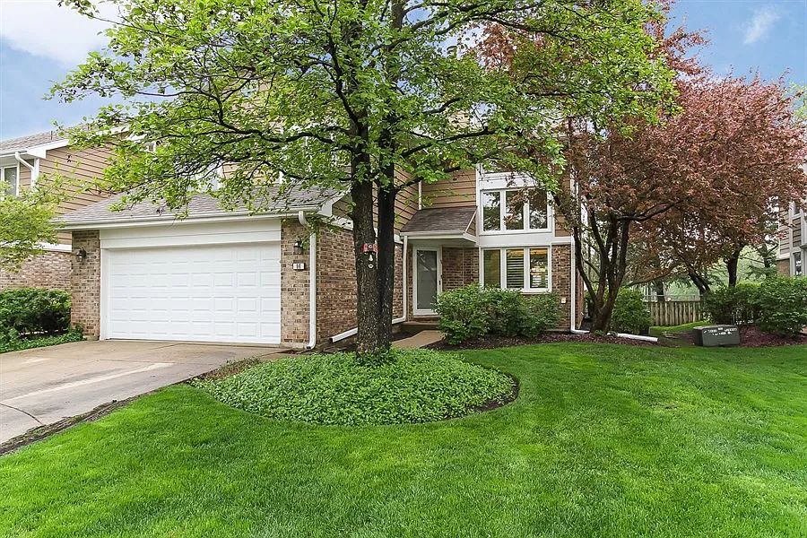 94 Woodstone Dr photo 1