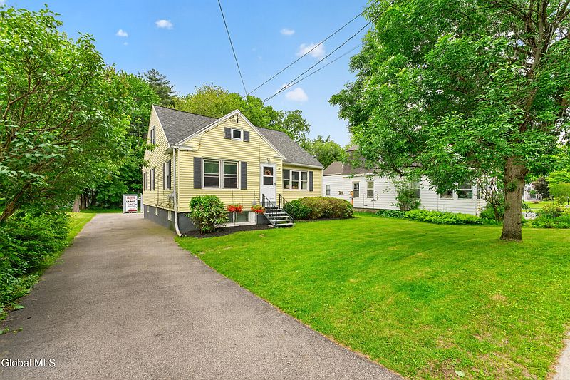2nd image of 48 Schoolhouse Road