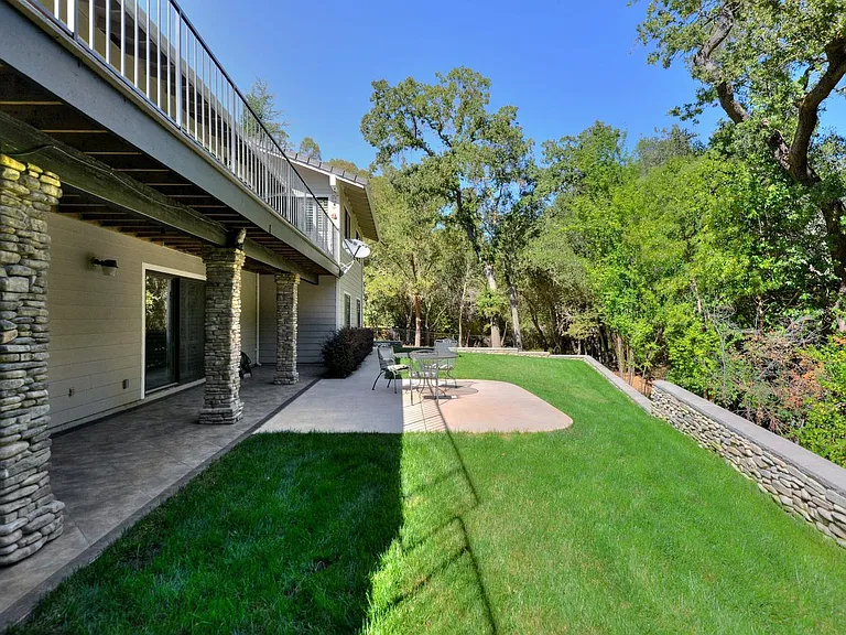 18601 Blythswood Dr #B — Photo 3