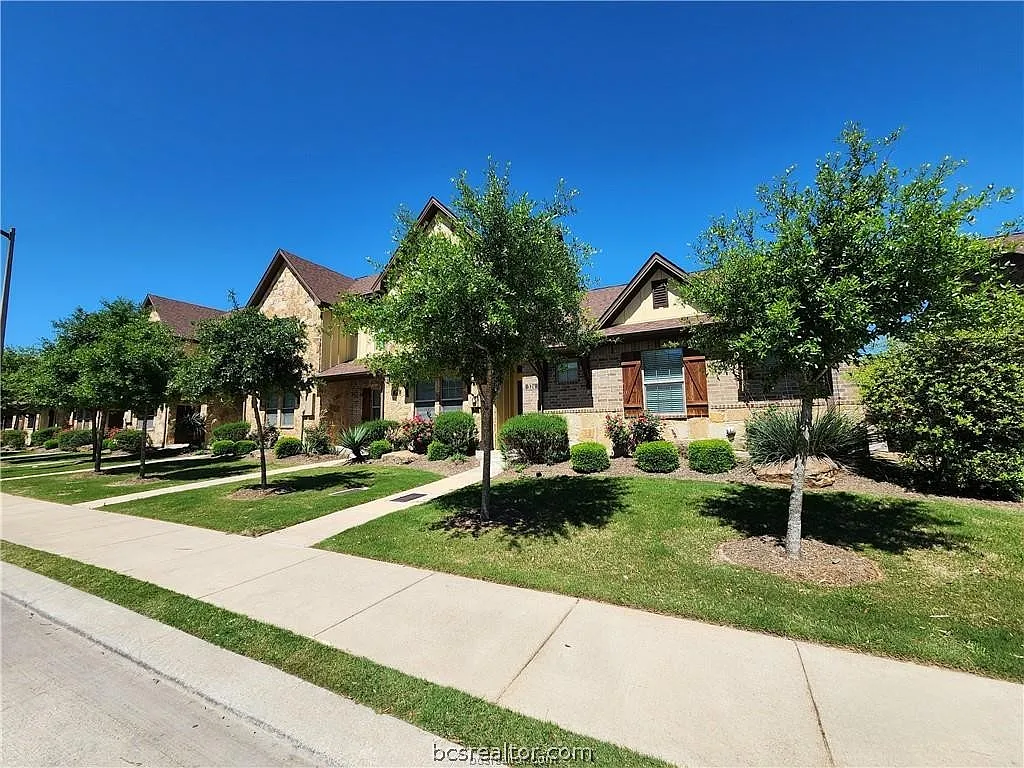 3 bed, 1261 sqft, $825 — Photo 1