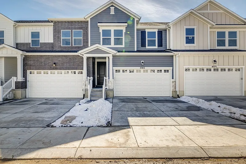 4 bed, 3.5 bath, 2197 sqft, $2,400 — Photo 3