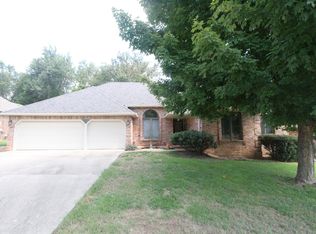 2135 E Richmond St, Springfield, MO 65804