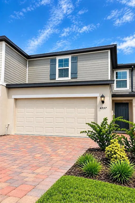 3 bed, 2.5 bath, 1566 sqft, $2,400 — Photo 1