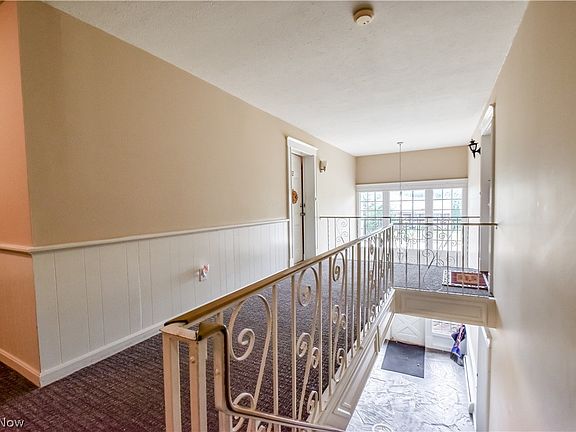 3rd image of 1 Meadowlawn Dr Unit 12