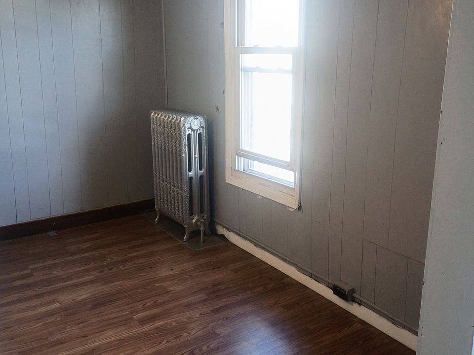 2nd image of 721 2nd Ave #2