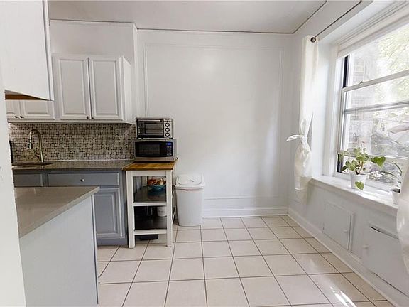 4th image of 19 William St APT 1C