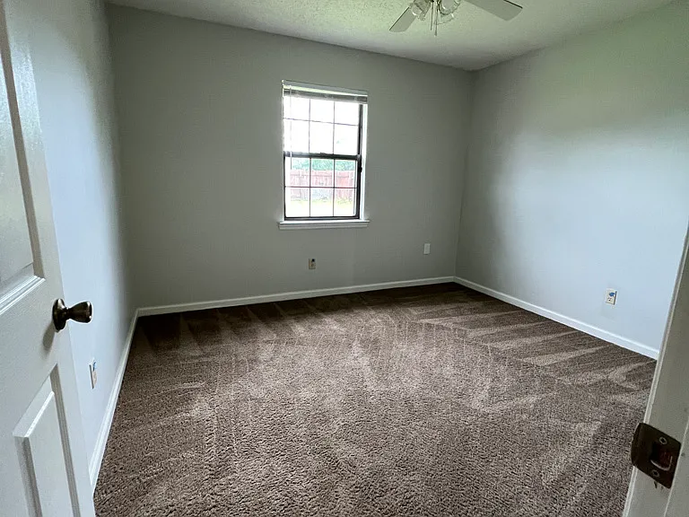 1704 Ashton Dr — Photo 4
