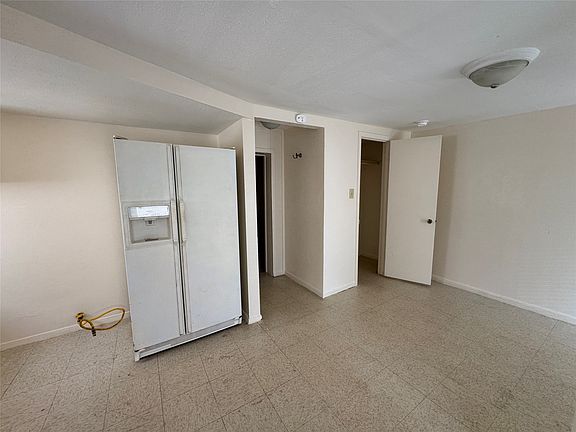 3rd image of 2515 NW 24th St