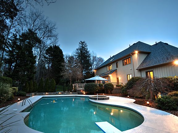 3rd image of 3526 Bellevue Ln