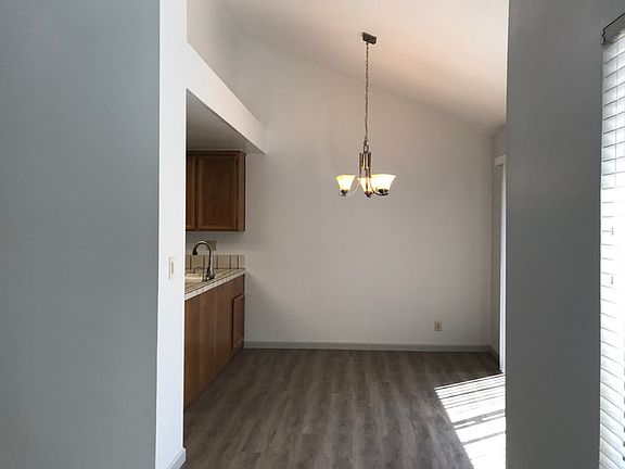 4th image of 2272 Lakewood Pl