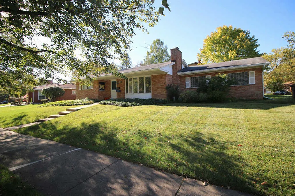 1706 Waltham Dr photo 1