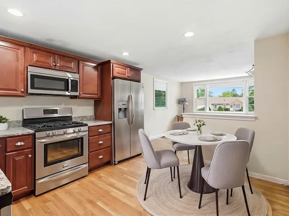 4 Edward Cody Ln, Weymouth, MA 02190
