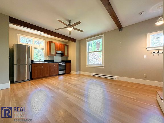 4th image of 1317 SE Taylor St