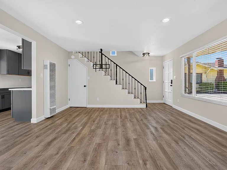 407 Riker St — Photo 3