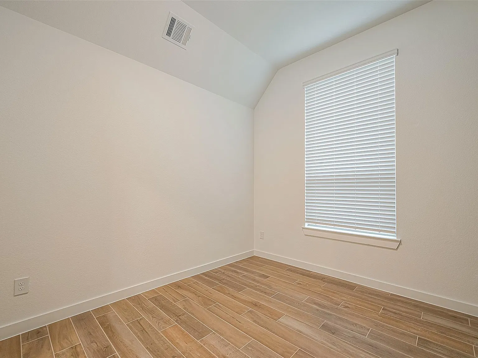 5 bed, 4.0 bath, 2944 sqft, $3,500 — Photo 3
