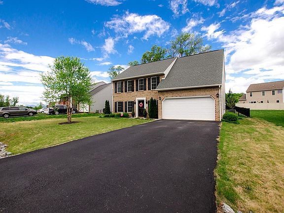 2nd image of 1152 Woods End Ln